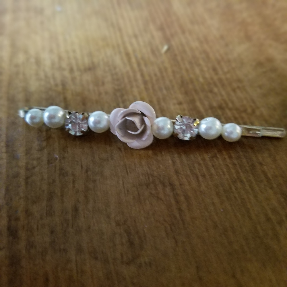 Pearl, crystal rosette barrette set